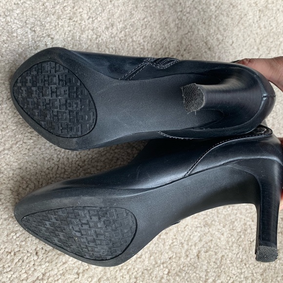 Tommy Hilfiger black leather booties, size 6M - Picture 6 of 8